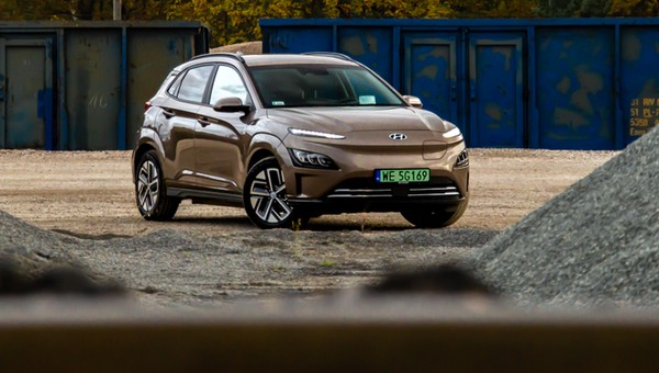 Hyundai Kona Electric jest już kilka lat na rynku, a potrafi więcej od innych