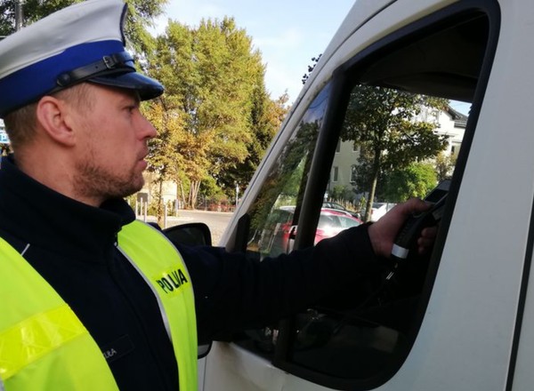 Policja zatrzymuje do rutynowej kontroli. Takie są prawa i obowiązki kierowcy