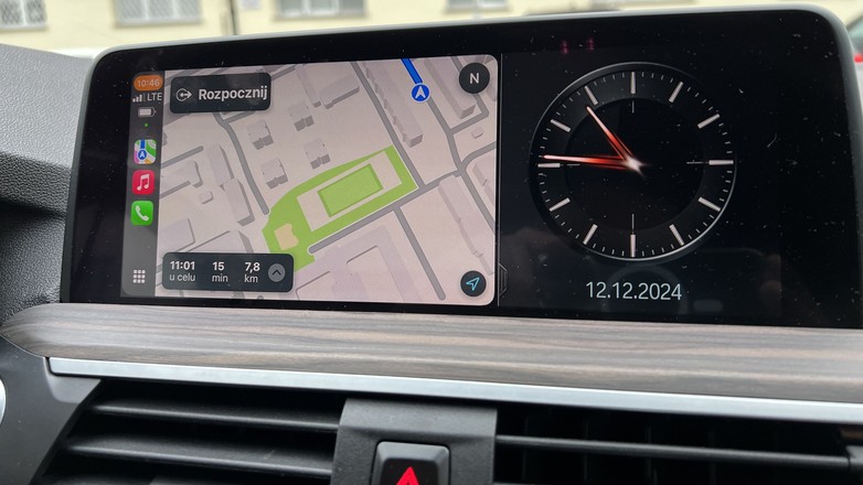 Nawigacja Apple Maps (widok z Apple CarPlay)