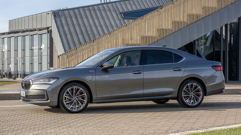 Skoda Superb liftback PHEV 2026