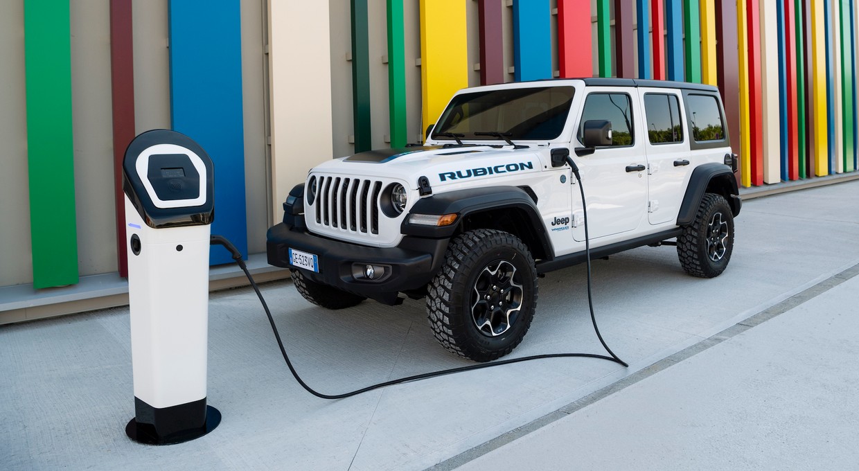 Jeep Wrangler 4xe – hybrydą plug-in w teren i do miasta