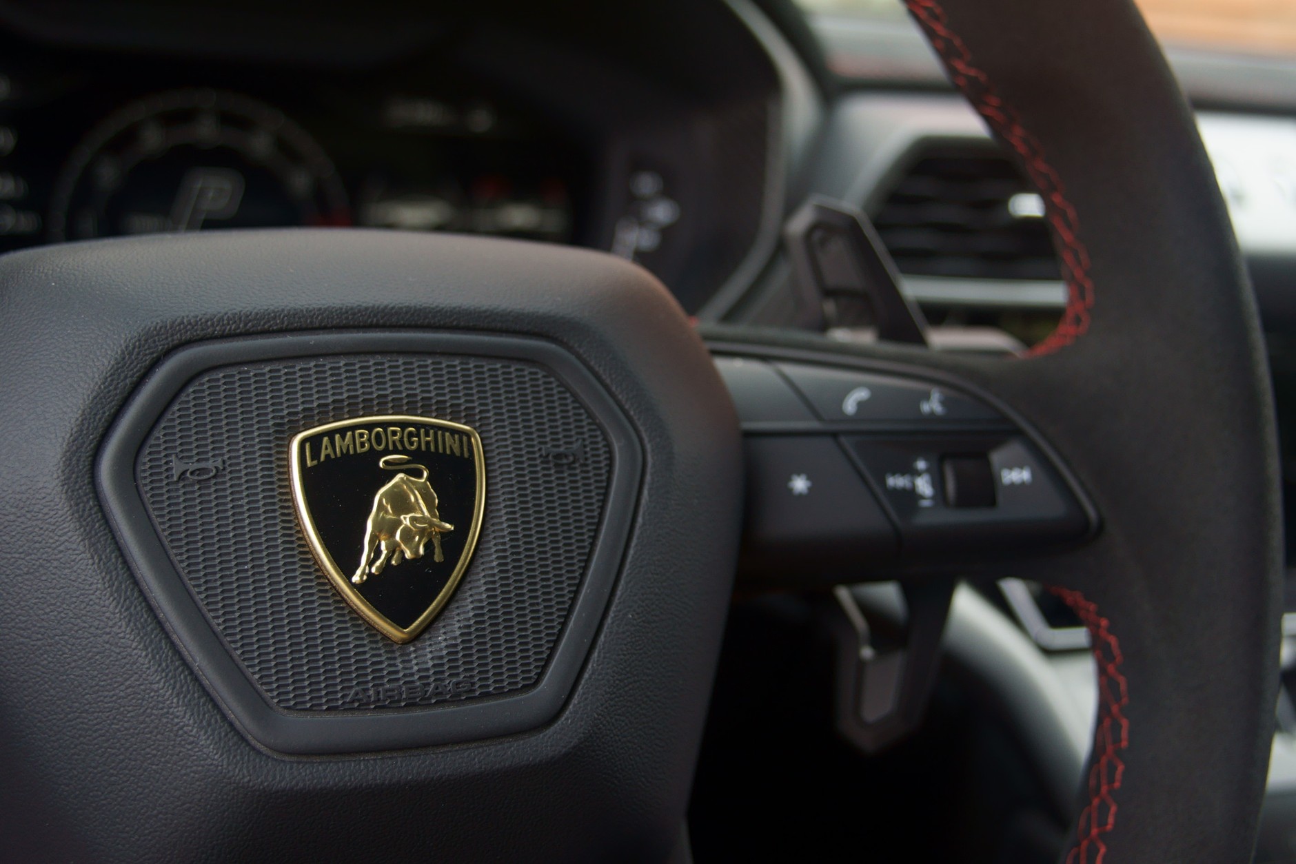 Lamborghini Urus Performante. 666-konny potwór na szczudłach