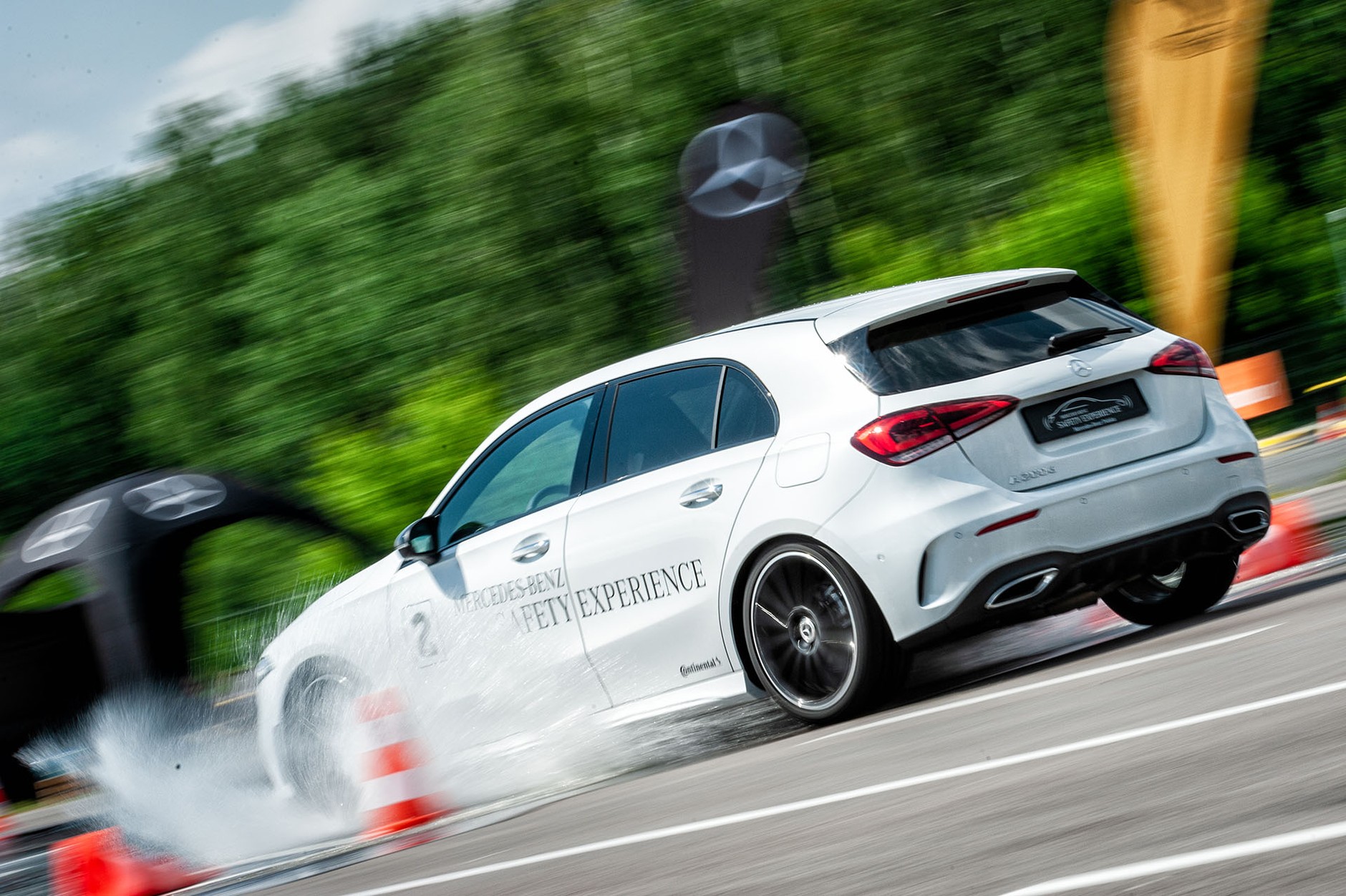 Mercedes-Benz Safety Experience - zrozumieć zachowanie samochodu