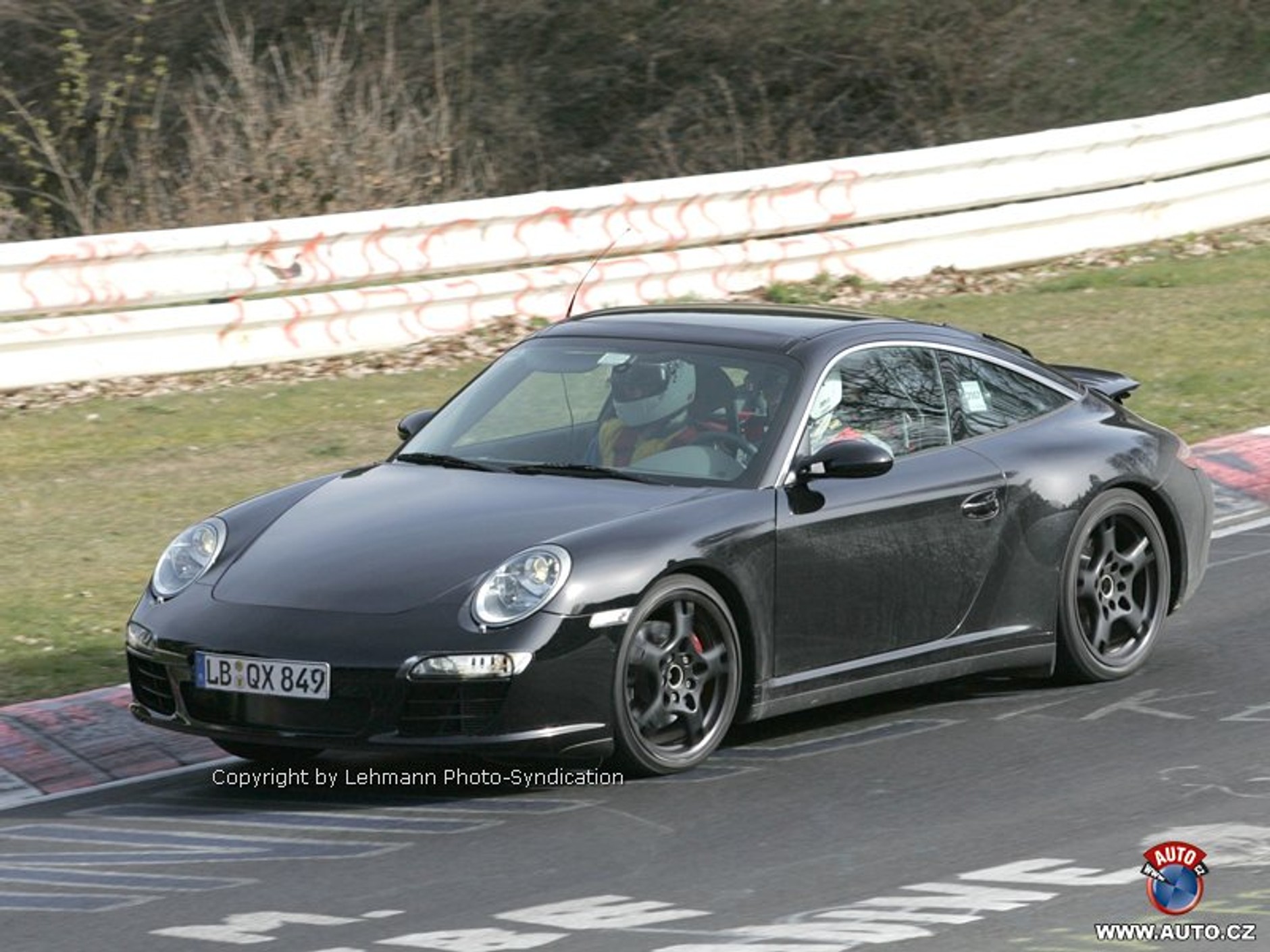 Zdjęcia szpiegowskie: przedwczesny facelifting także dla Porsche 911 Targa