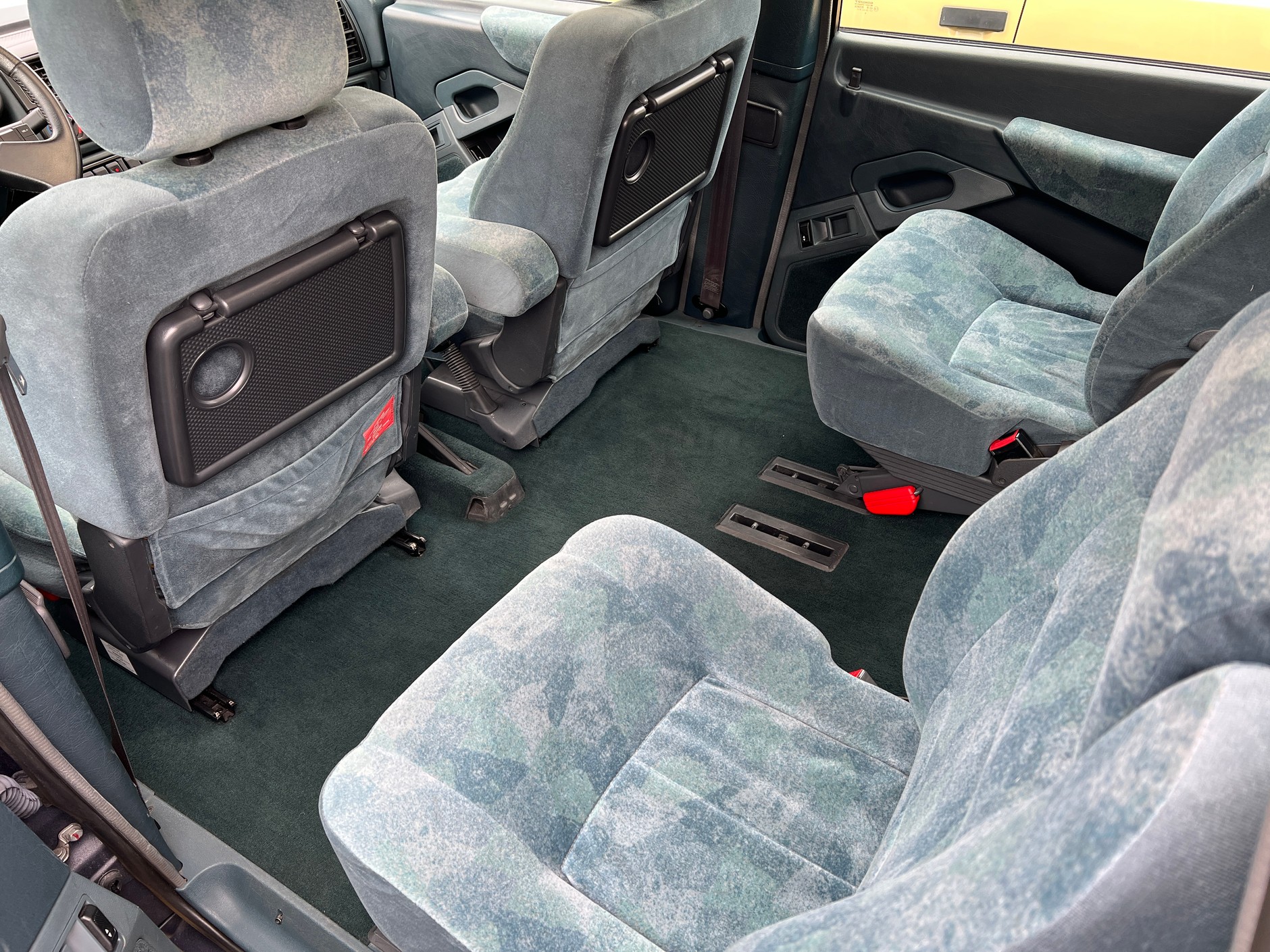 Renault 2. generacji — wnętrze (1994)