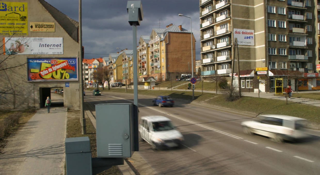 Tak działają fotoradary. Jeśli dostałeś mandat, zawsze patrz w róg. To istotna informacja