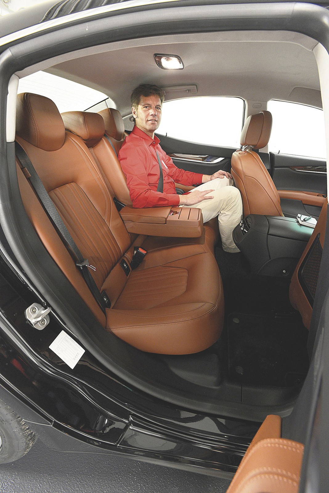 Maserati Ghibli kontra BMW M6: menedżer po godzinach