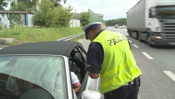 Kłopoty z oświetleniem – jak uniknąć zatrzymania dowodu rejestracyjnego?