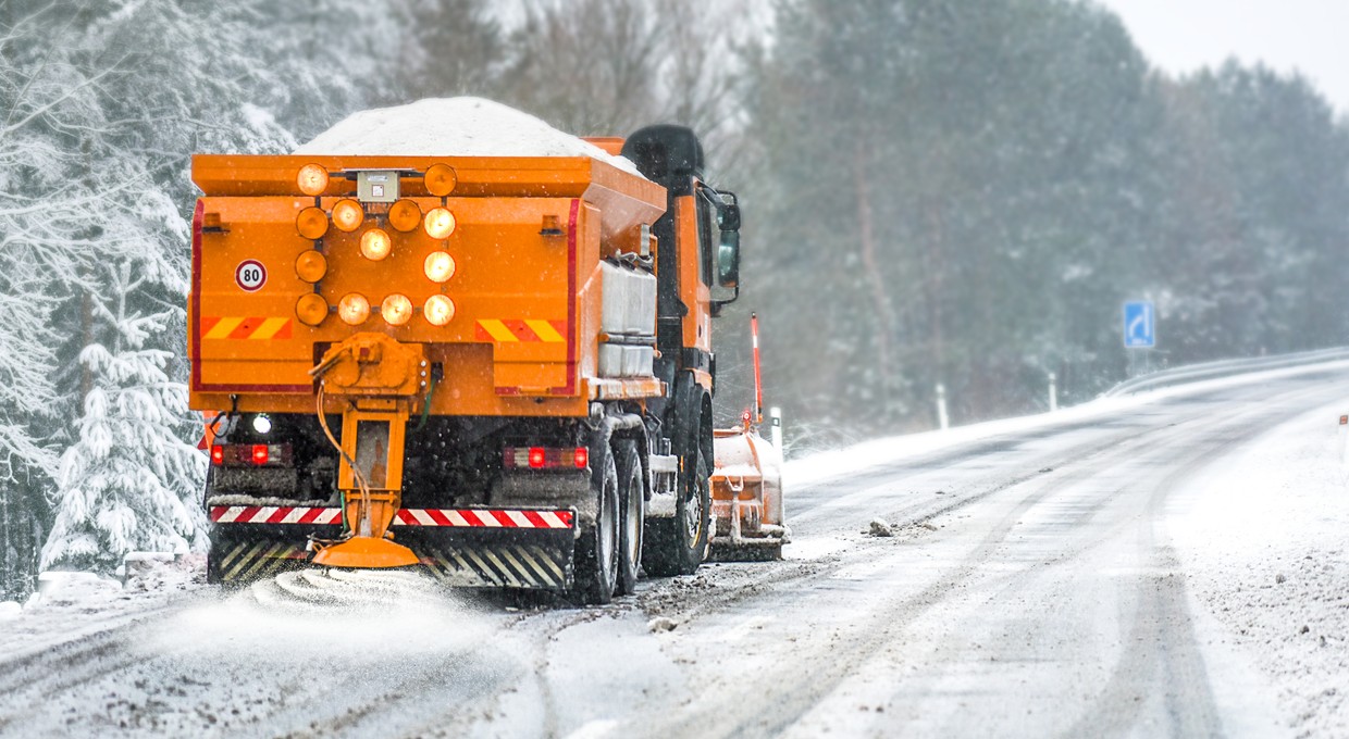 Czy zimą nie będzie czym posypywać jezdni? Drogowcy szukają soli