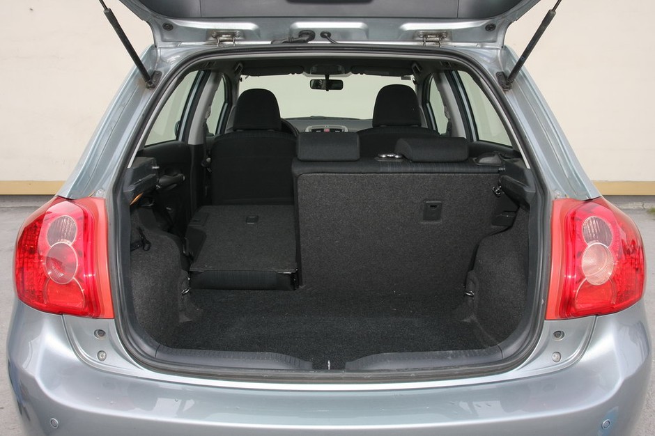 Używana Toyota Auris 1.3 z 2010 r.