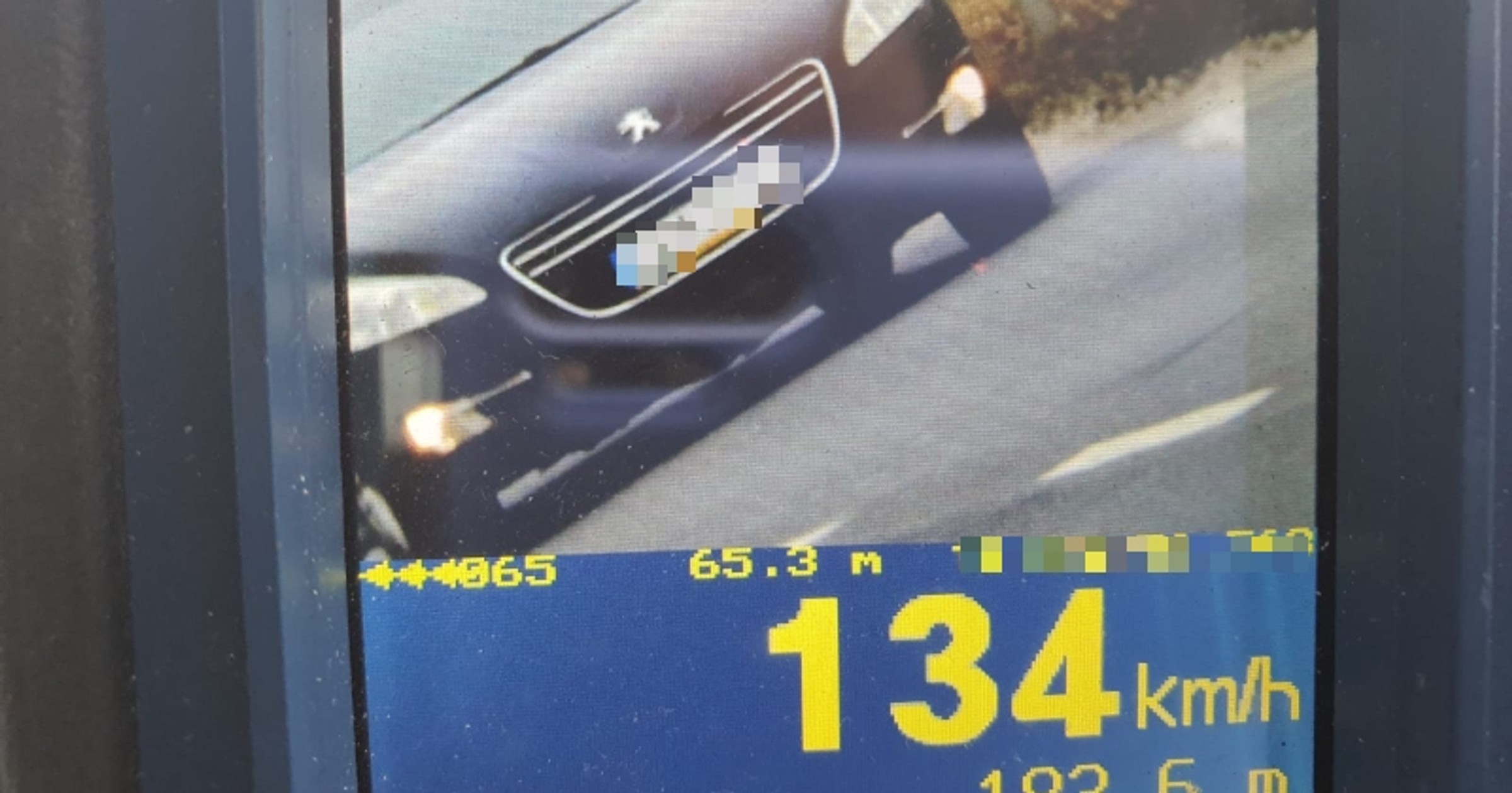 27-latek pędził 134 km/h w terenie zabudowanym