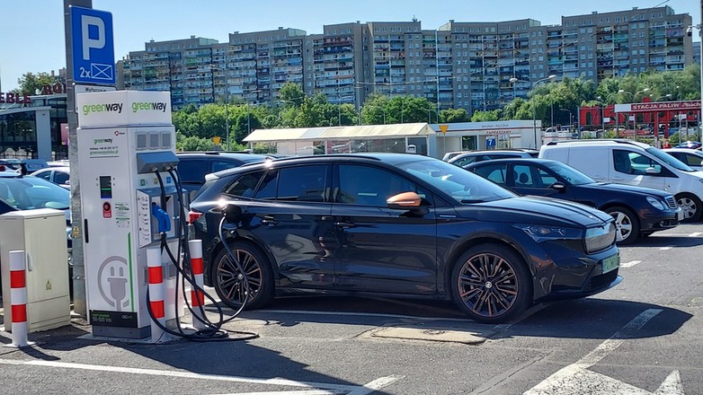 Skoda Enyaq 2022 80 kWh, stacja ładowania Greenway w Wałbrzychu