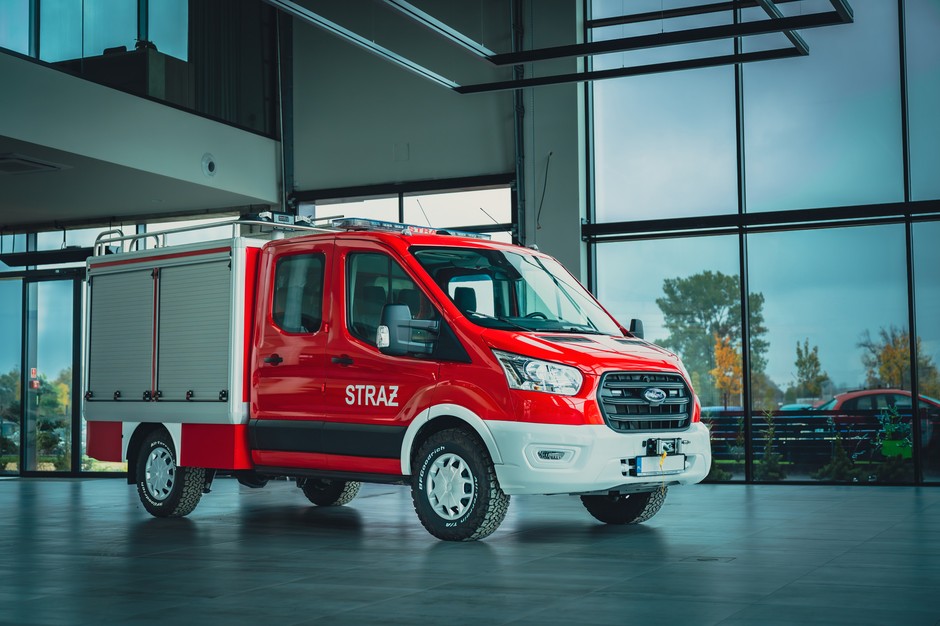 Ford Transit z podwójną kabiną i zabudową kontenerową dla Straży Pożarnej