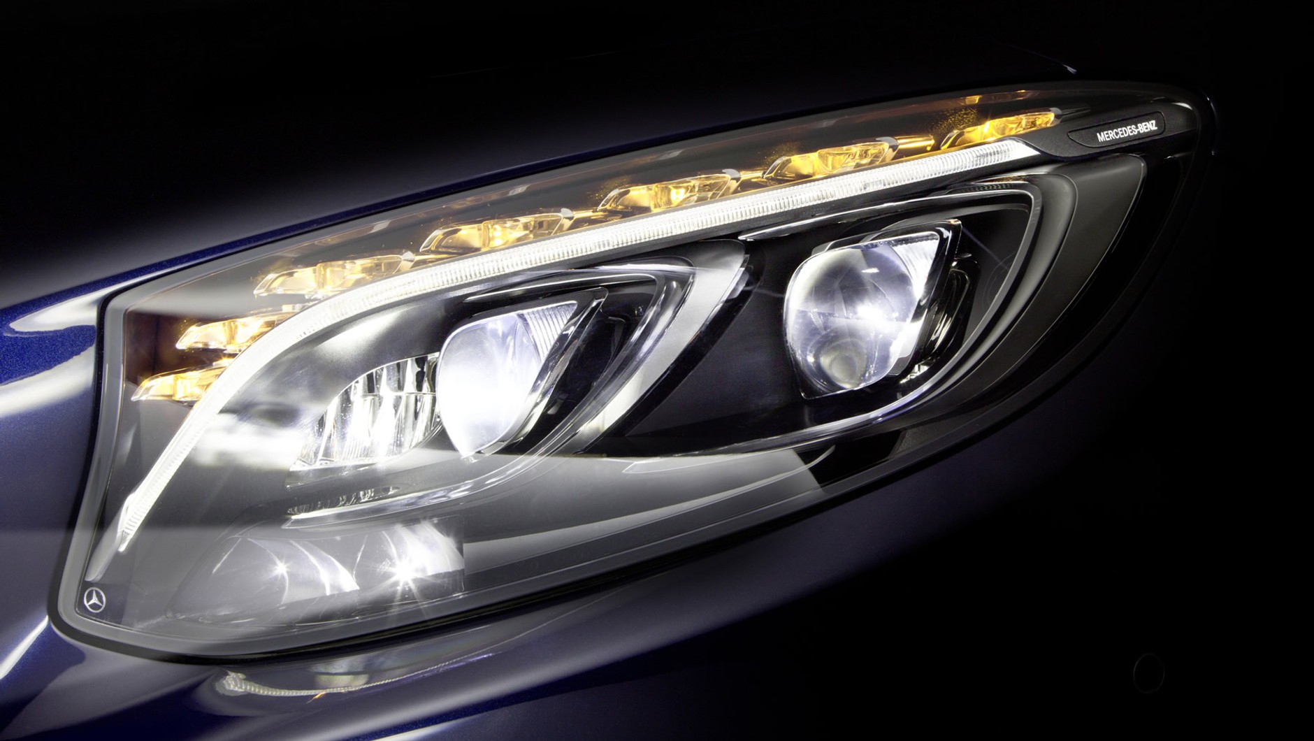 W wielu aktualnych modelach, w przypadku przepalenia się choćby jednej diody w przednich reflektorach, technologia producenta wymaga wymiany kompletnej lampy. Na szczęście, da się to zwykle obejść.