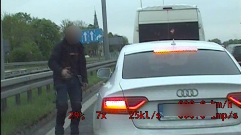 Szeryf drogowy miał pecha: akurat nadjeżdżał radiowóz