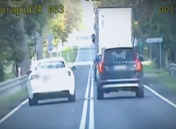 Kierowca Maserati w kilkanaście sekund uzbierał 24 punkty karne [WIDEO]