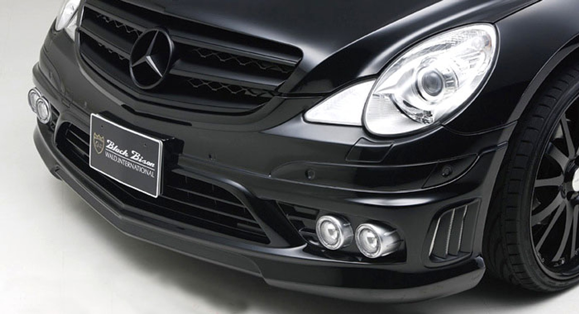 Mercedes-Benz R-Klasa Black Bison: spoilery z Japonii