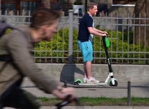 Hulajnogi z chodników zjadą na ścieżki rowerowe?