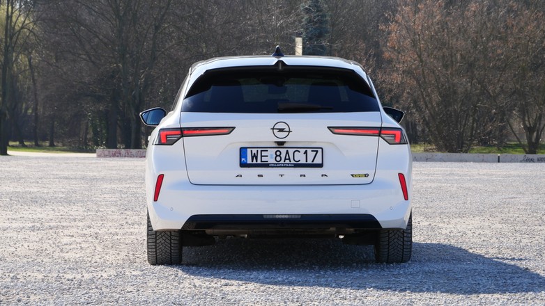 Opel Astra Sports Tourer GSe plug-in hybrid 225 KM