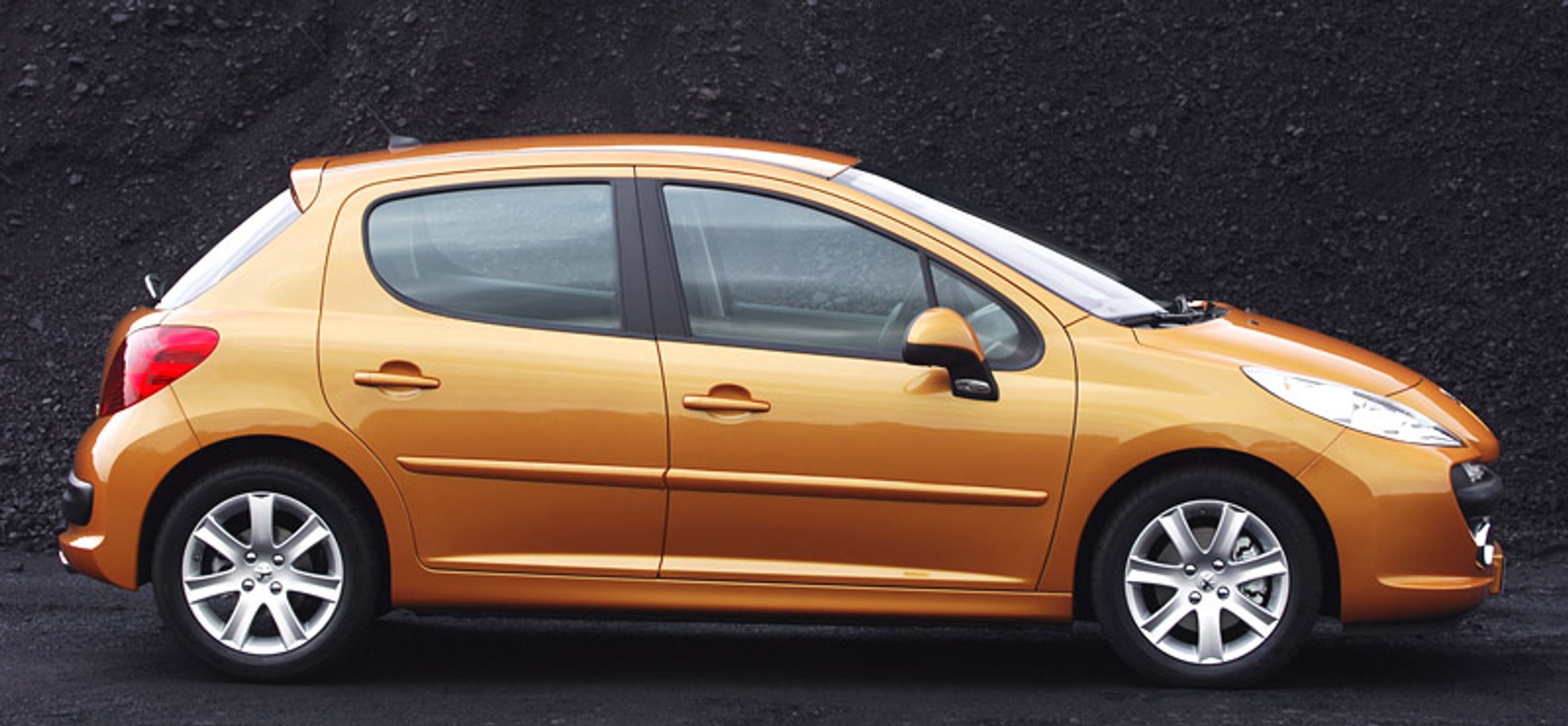 Sprzedaż w Europie 2008: Peugeot liderem w klasie małych samochodów