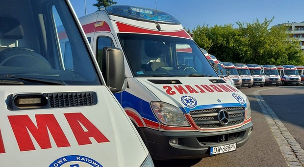Konwój humanitarny wyruszył do Ukrainy. Trafi tam 17 karetek z Wrocławia