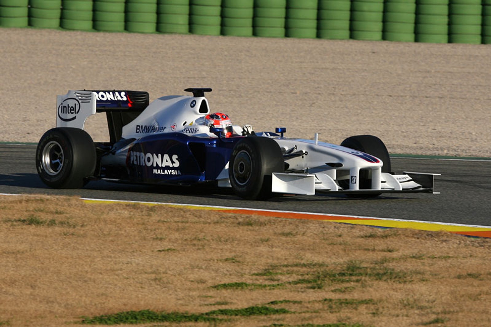Formuła 1: Robert Kubica sprawdził nowy bolid BMW Sauber - F1.09 (fotogaleria)
