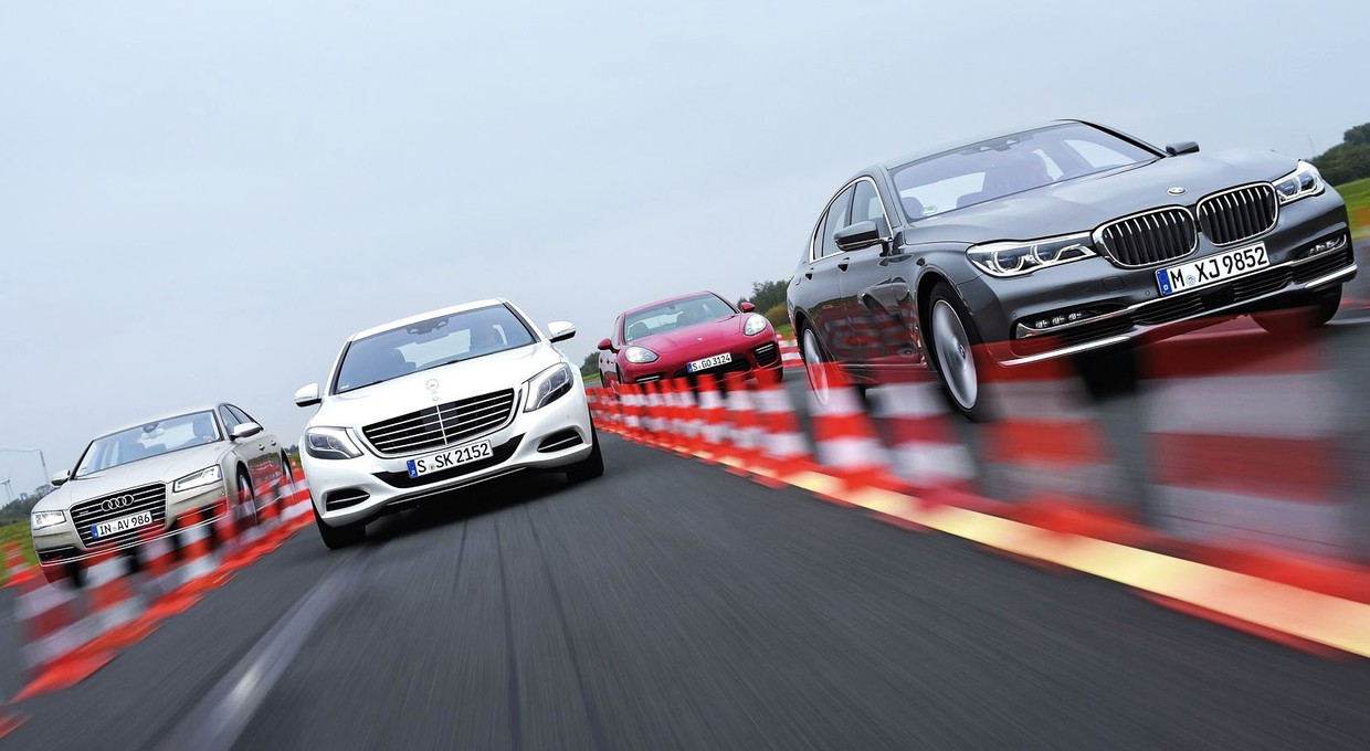Limuzyna dla szefa wszystkich szefów - nowe BMW 750i kontra Audi A8, Mercedes klasy S i Porsche Panamera