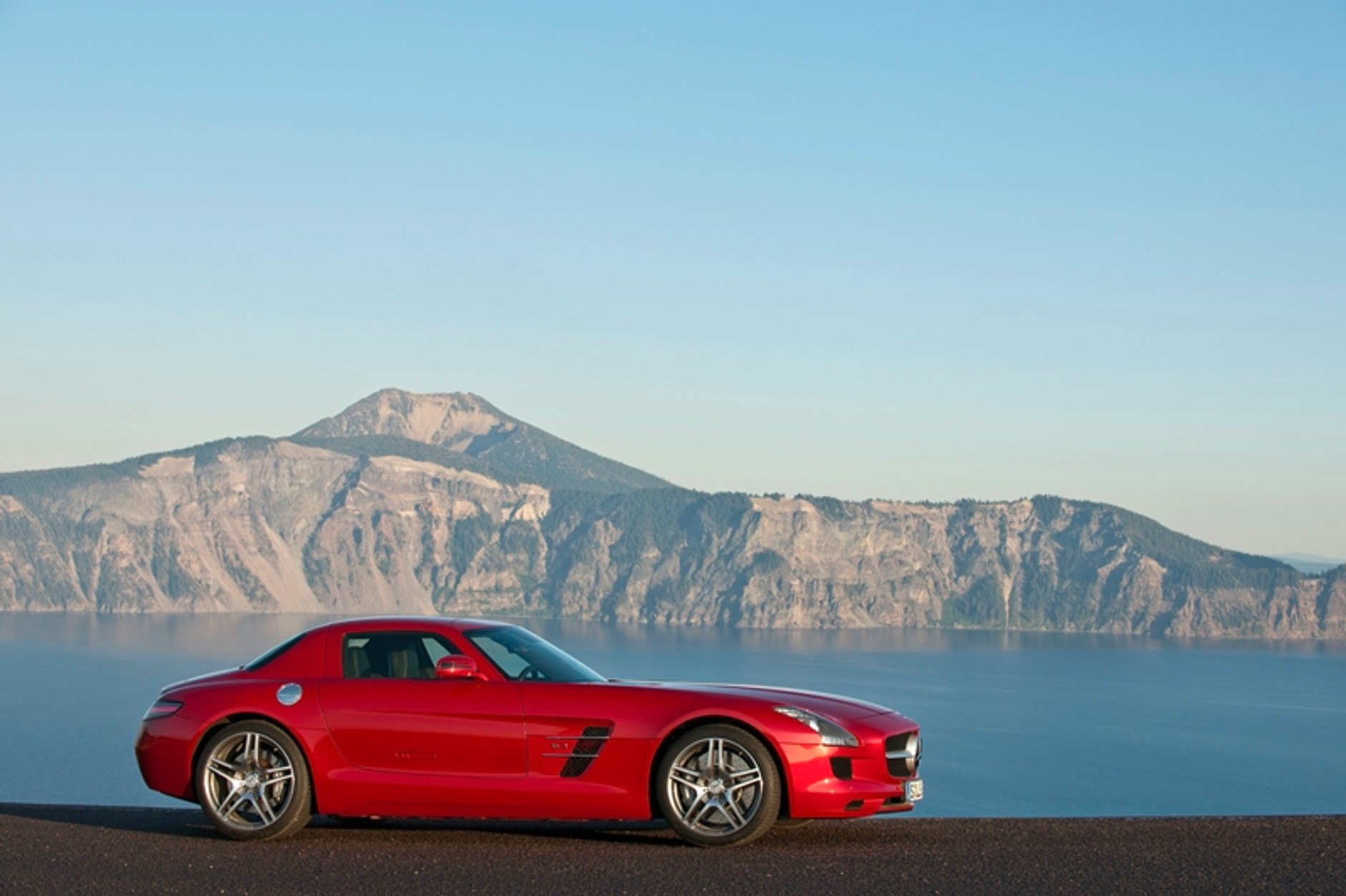 Mercedes SLS AMG w całej okazałaości