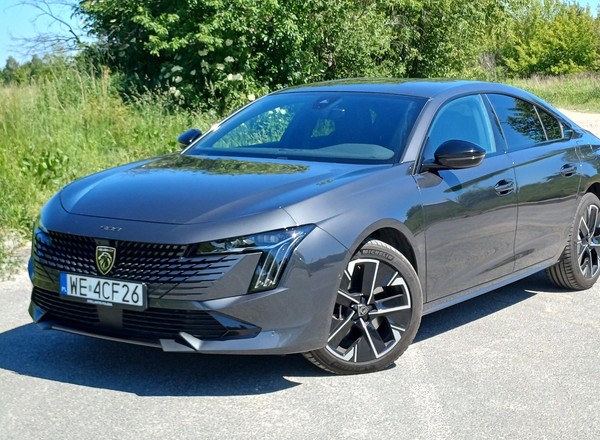 Peugeot 508 Hybrid. Mocno sportowa stylistyka to nie jedyny atut francuskiego modelu