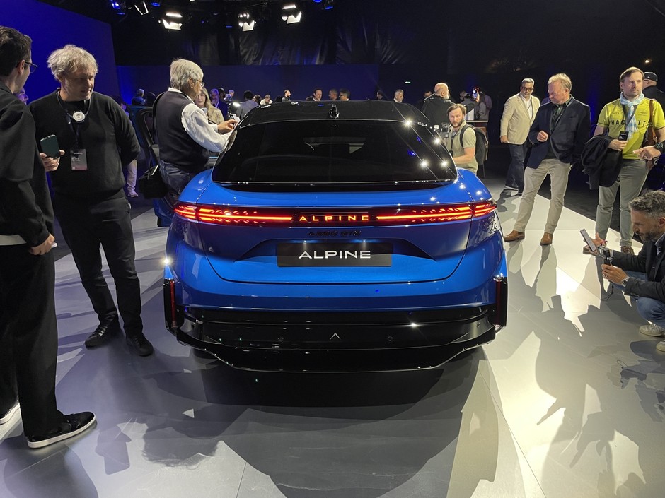 Alpine A390