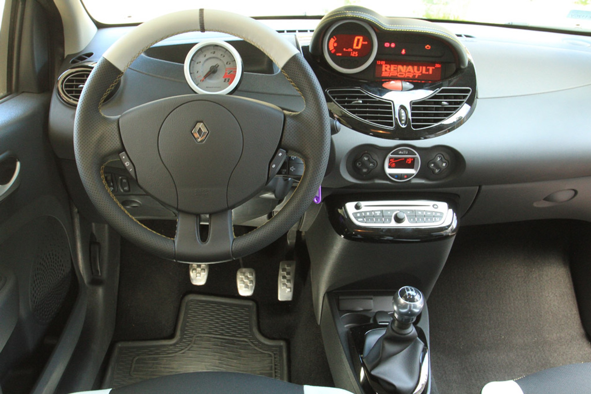 Renault Twingo RS: auto które nigdy się nie znudzi