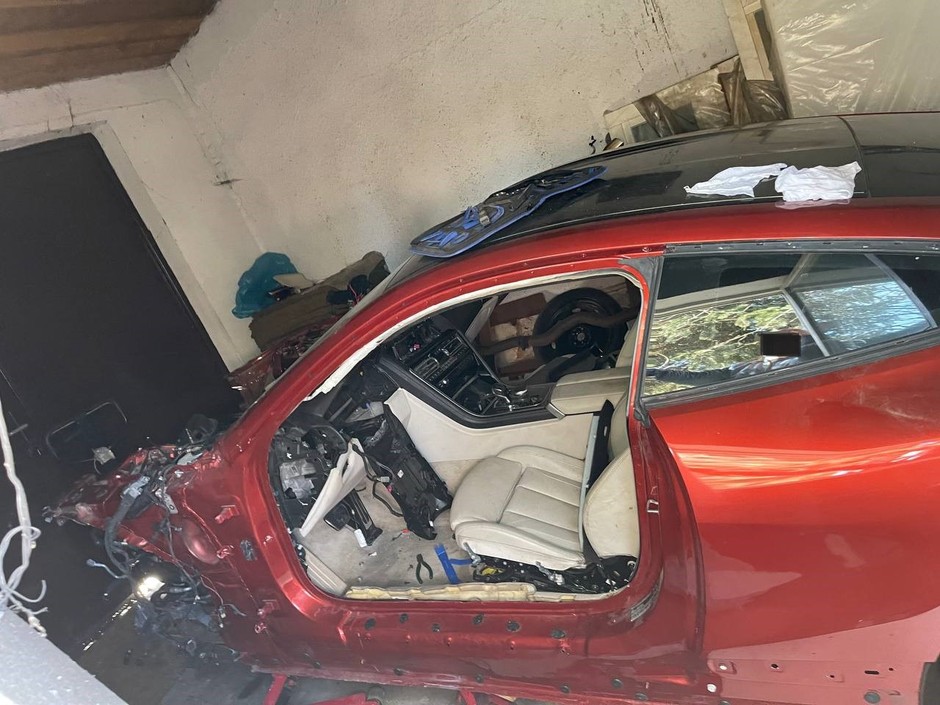 Detektywi odnaleźli skradzione BMW. Nie nadaje się do jazdy