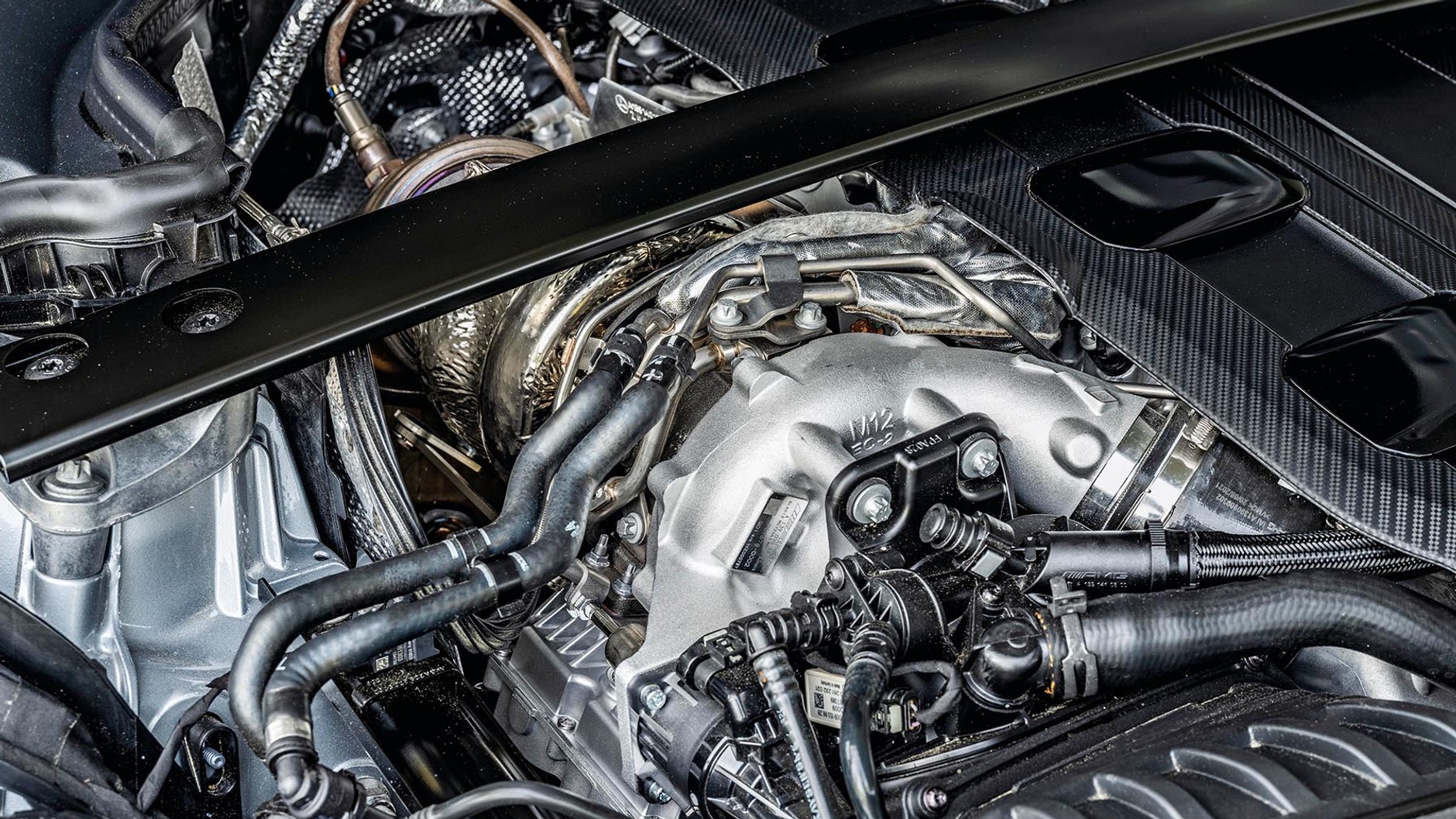 Silnik elektryczny na wałku turbosprężarki poprawia reakcję na niskich obrotach