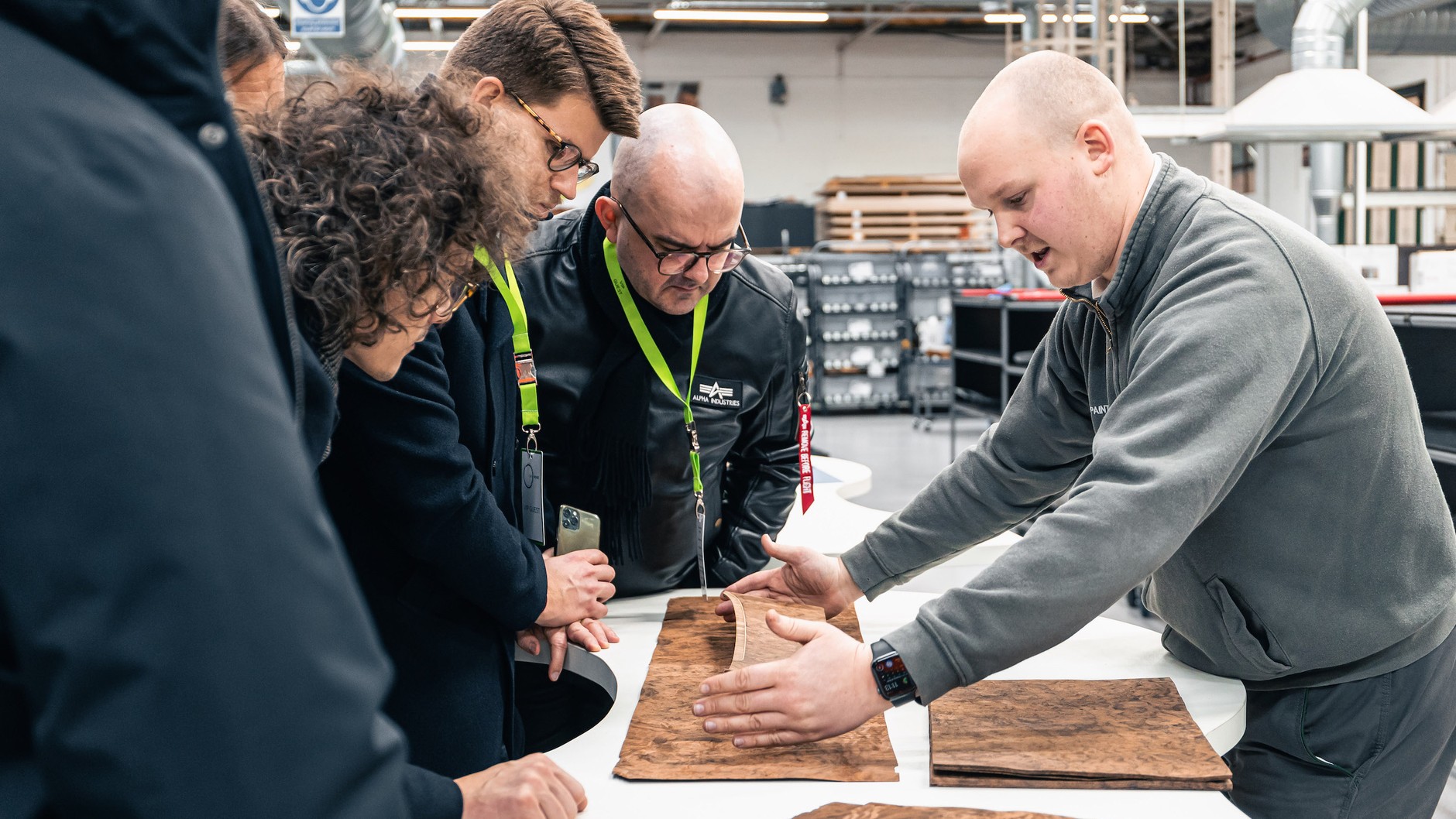 Fabryka Bentleya w Crewe – obróbka drewna, produkcja forniru