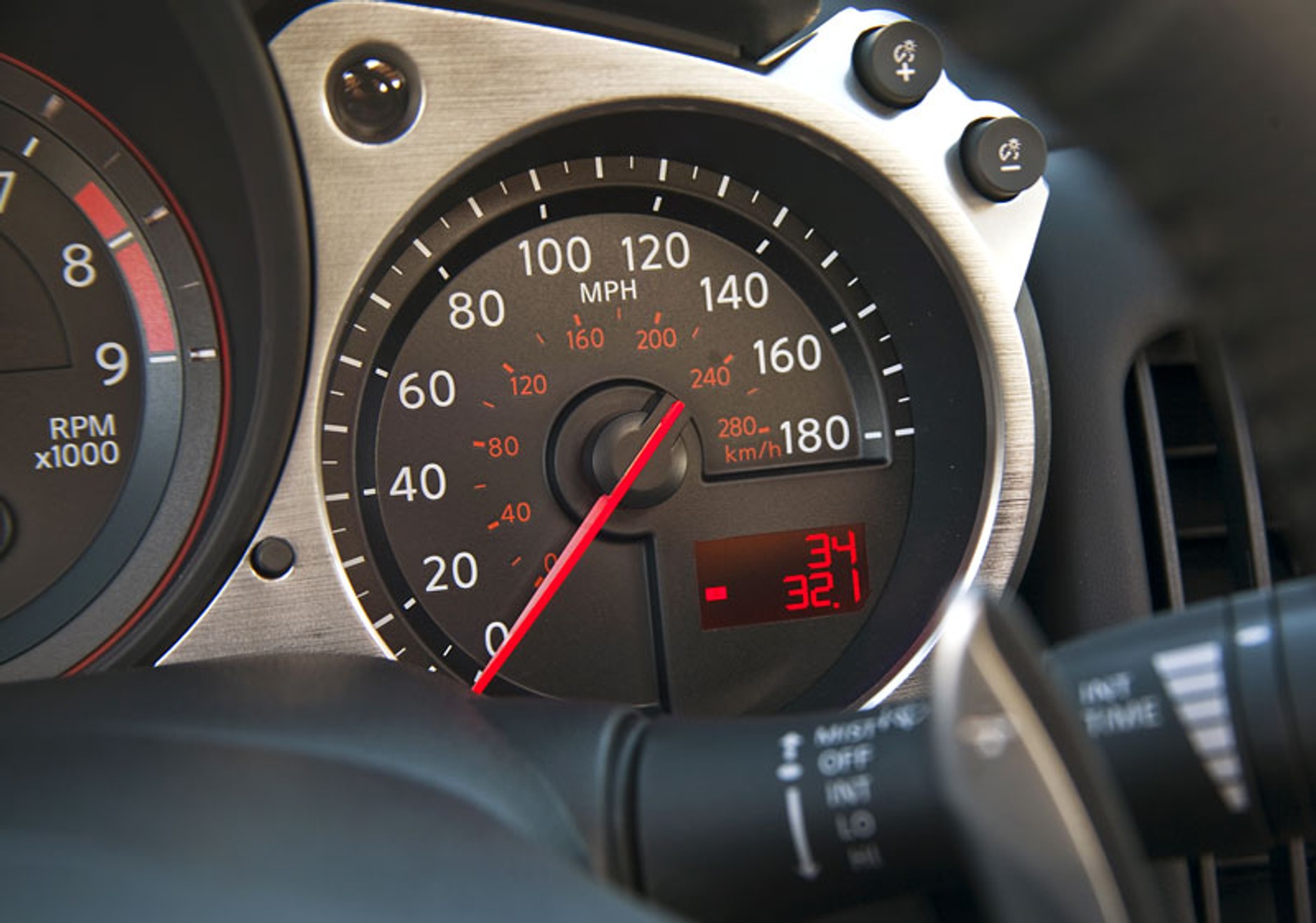 Nowy Jork 2009: Nissan zaprezentował model 370Z Roadster