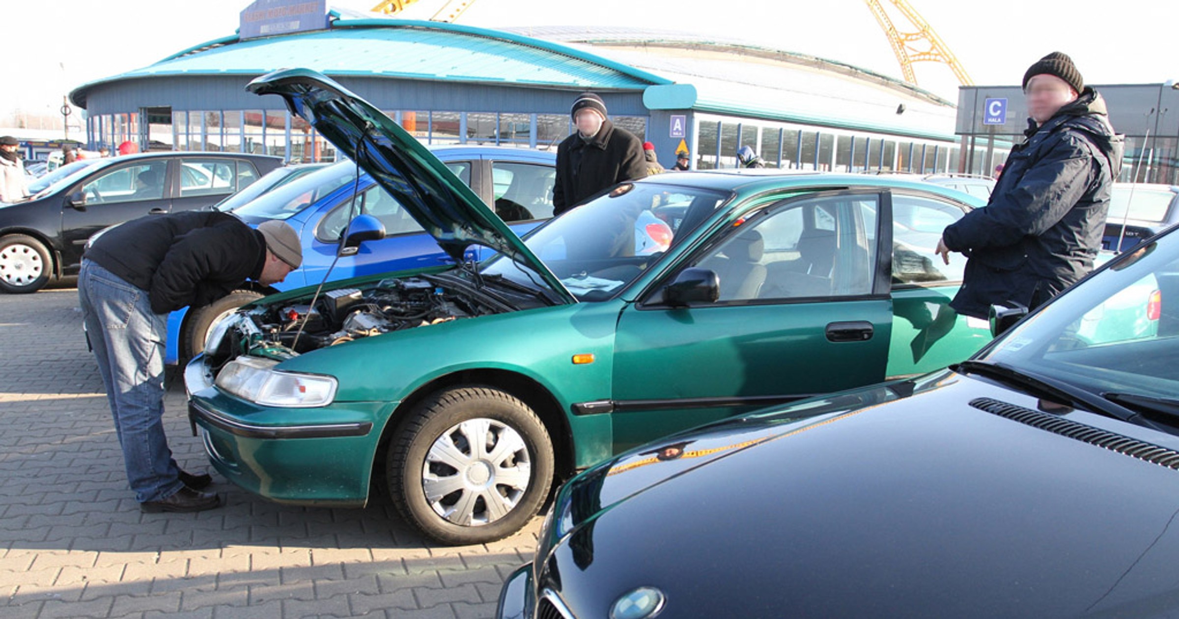 Jak kupić auto sprowadzone i... nie wpaść w kłopoty