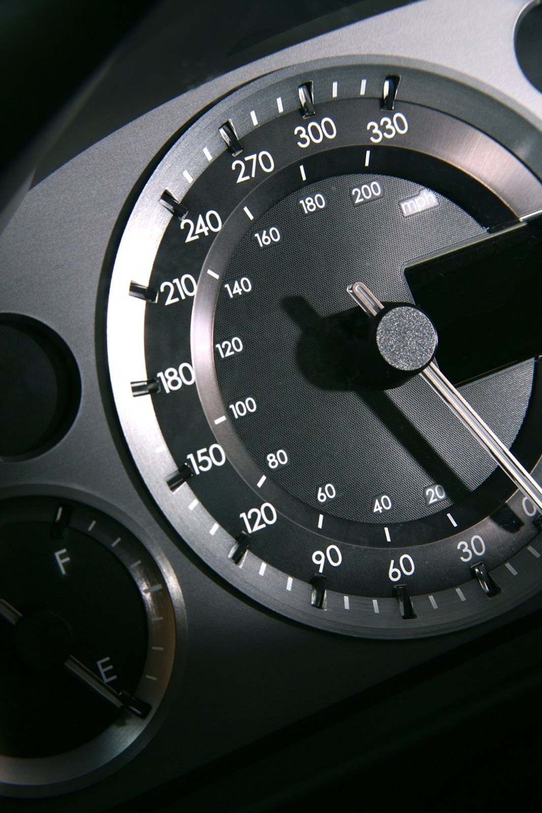 Aston Martin V8 Vantage: mocniejszy i szybszy