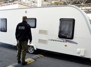 Straż Graniczna zatrzymała przyczepę kempingową. Kierowcę zdradził drobny szczegół
