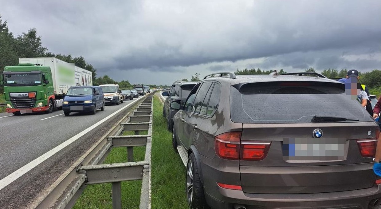 Spektakularna akcja Straży Granicznej na A4. Zatrzymano aż 33 cudzoziemców