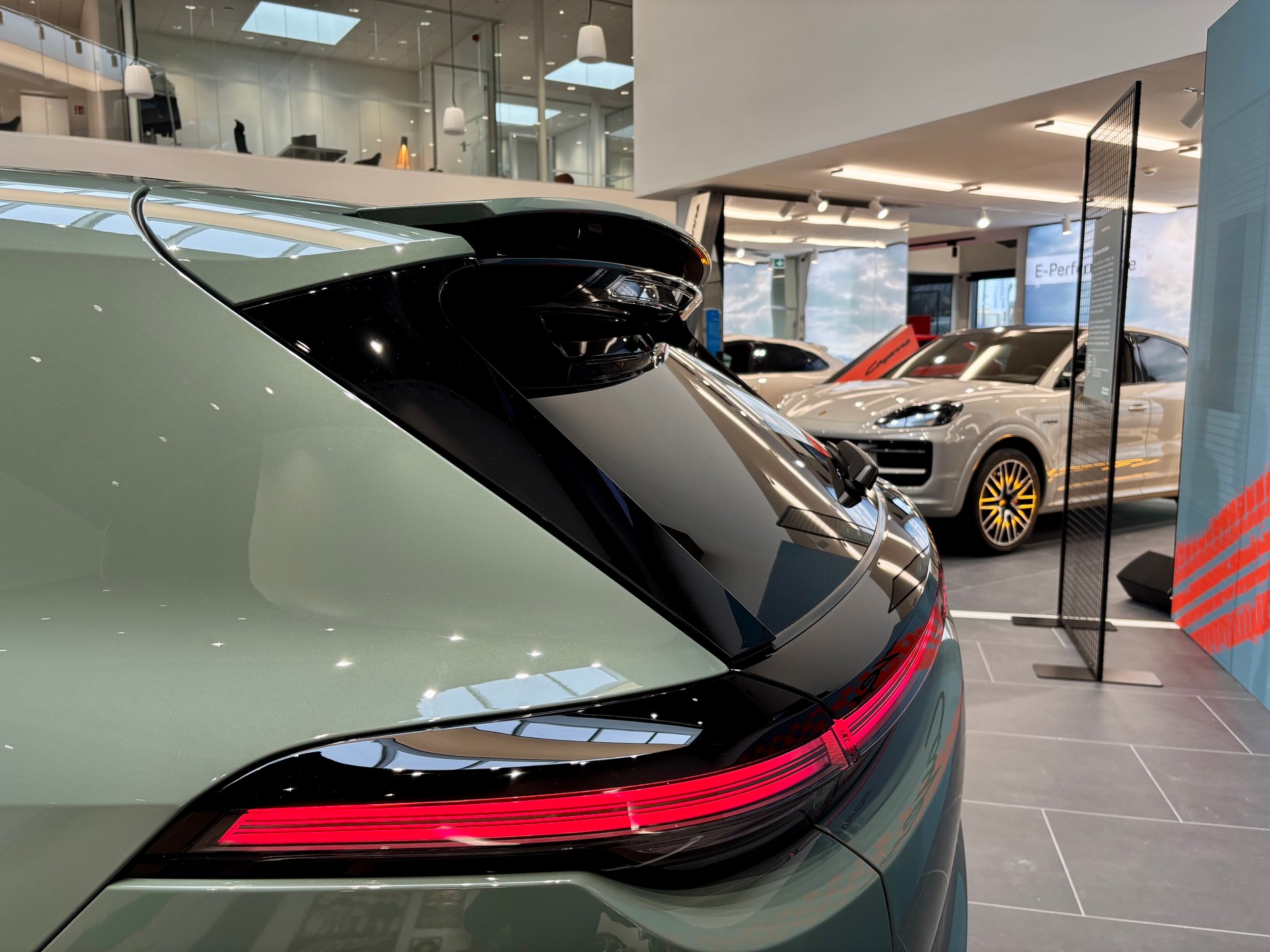 Premiera Cayenne Electric w Porsche Centrum Warszawa Wawer