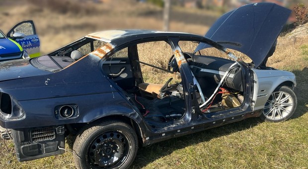 Skorupę z silnikiem zatrzymali policjanci. Kierowca tłumaczył, że testował po naprawie