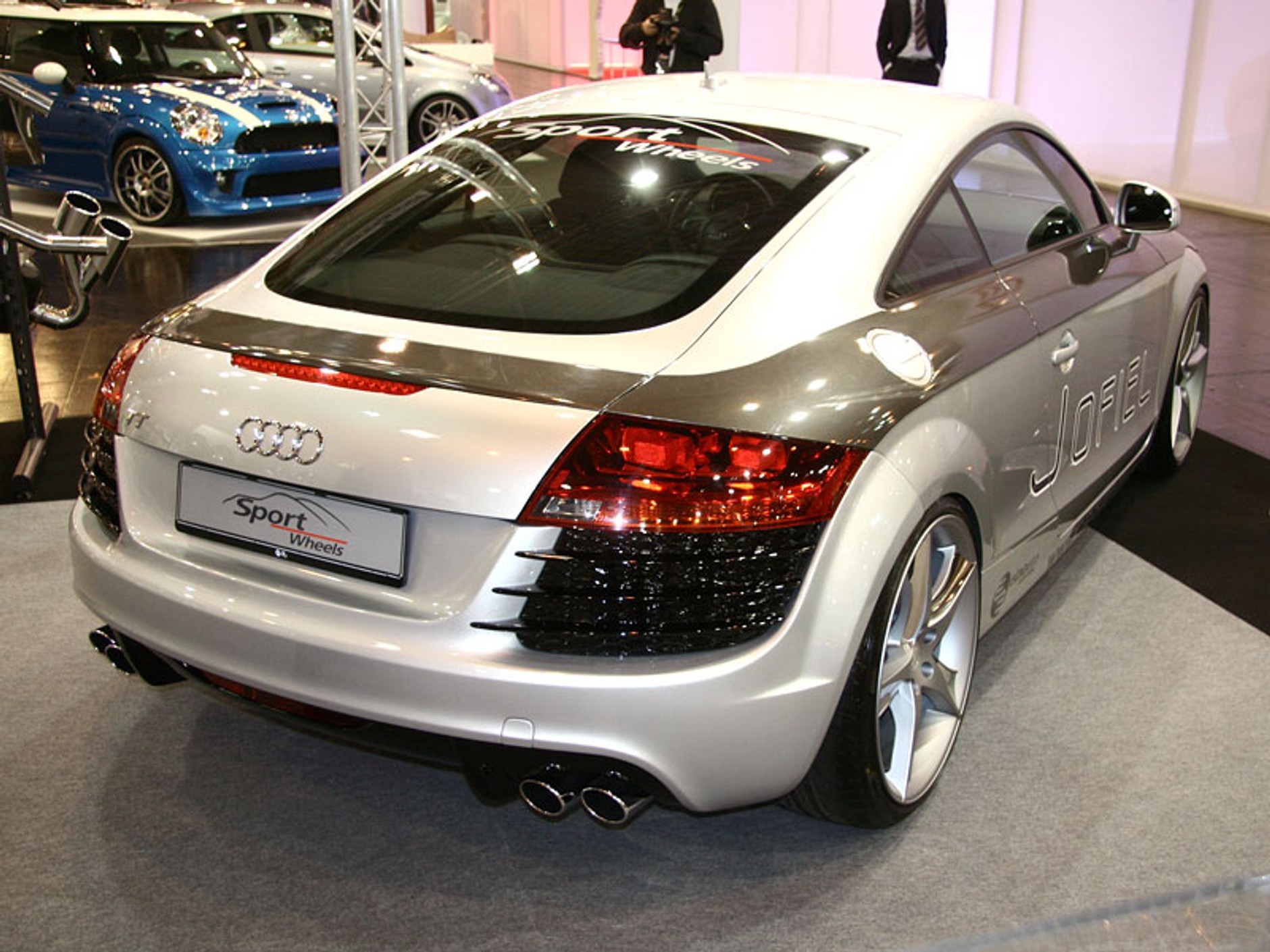 Essen Motor Show 2007 - Latające maszyny i piękne modelki (fotogaleria 2)