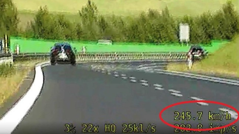 Jechał z prędkości ponad 240 km/h po drodze ekspresowej
