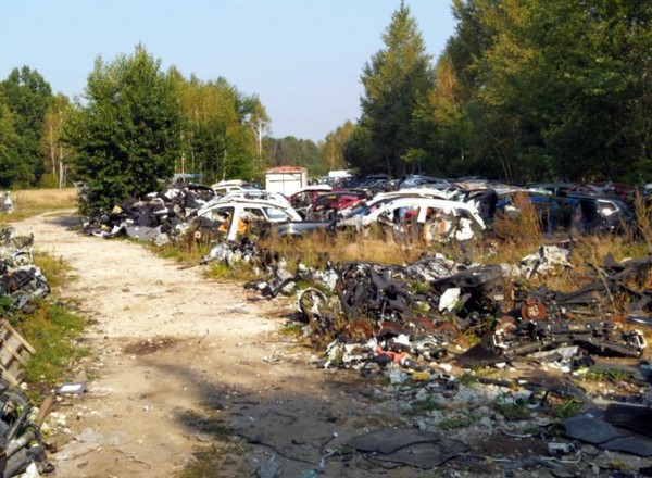 Megadziupla pod Warszawą - w niej części samochodowe warte ok. milion złotych