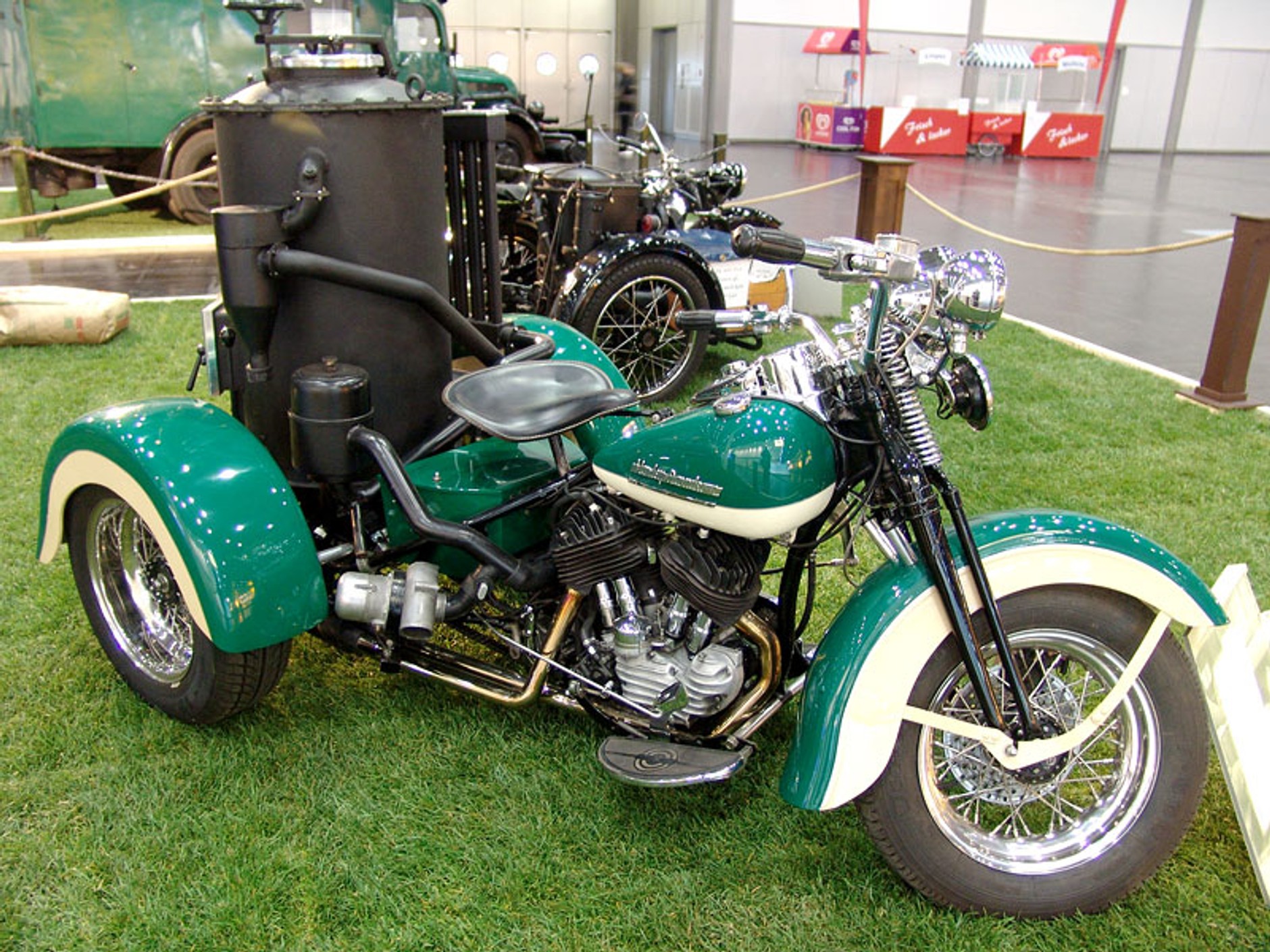 AMI/AMITEC 2008: drzewo na kryzys paliwowy (fotogaleria)