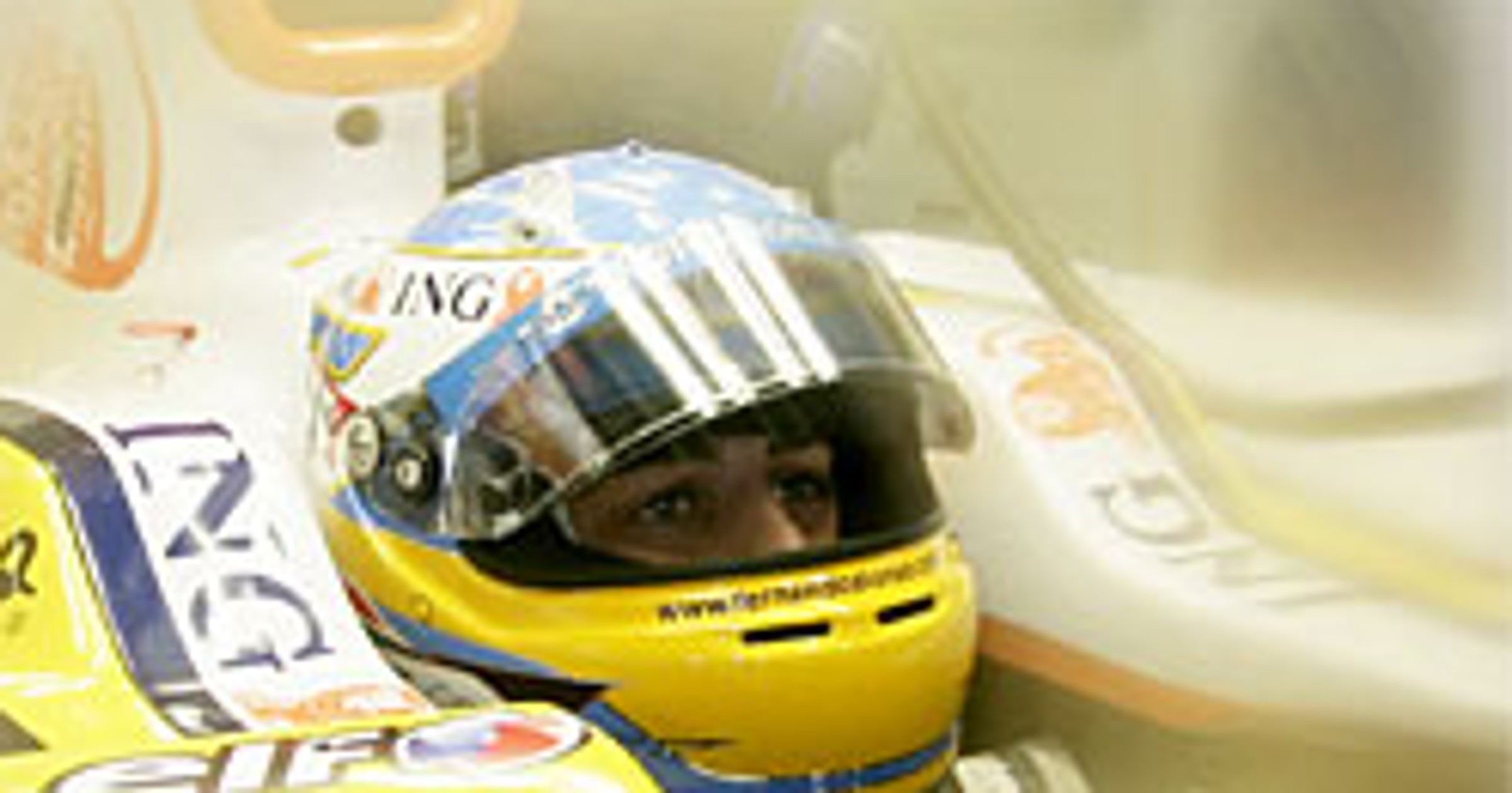 Grand Prix Singapuru 2008: radość Alonso,  pech Roberta Kubicy (relacja)