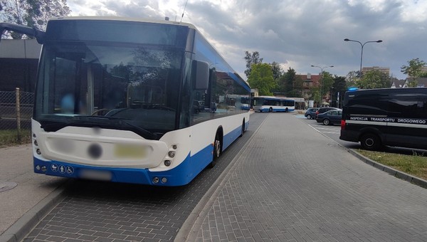 Inspektorzy ITD zatrzymali dowody rejestracyjne aż ośmiu autobusów miejskich