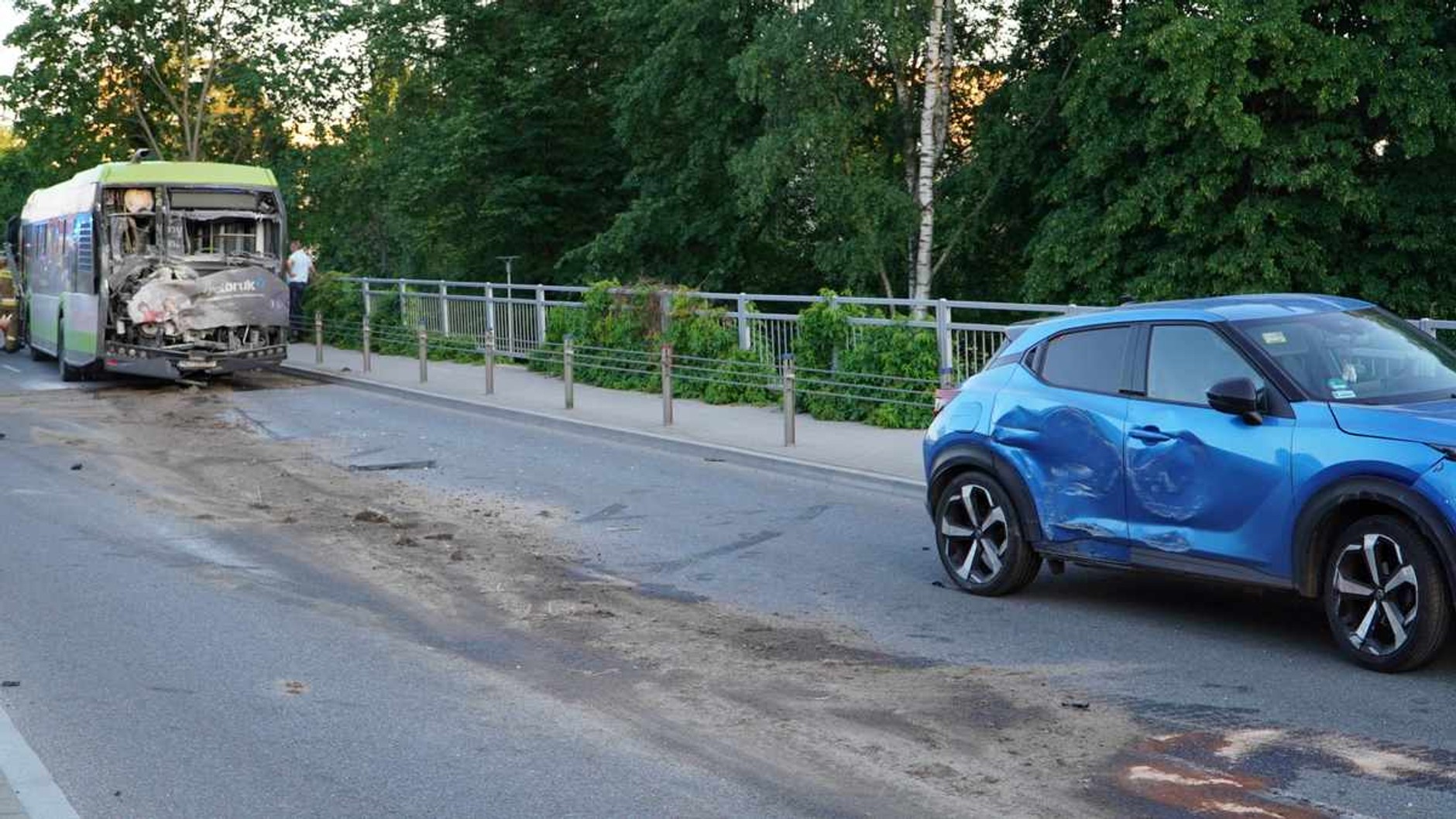 Kierowca ciężarówki, który staranował w Olsztynie cztery samochody, autobus i ranił 12 osób trzeźwieje w areszcie