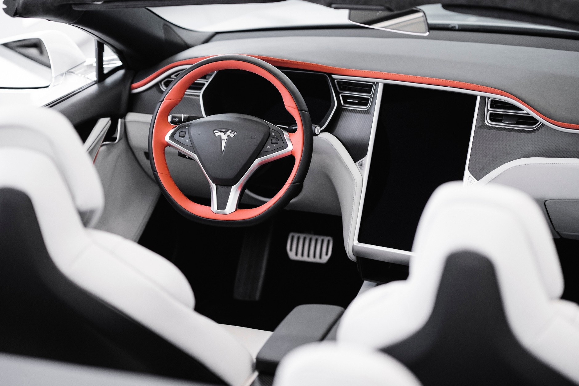 Tesla Model S bez dachu – dzieło włoskiego studia Ares Design