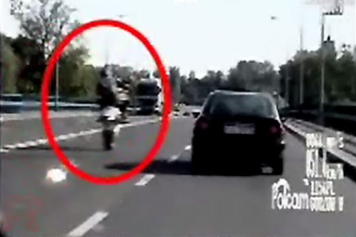 188 km/h na jednym kole – dziś dodatkową karą, poza mandatem za prędkość – byłoby 10 punktów karnych i co najmniej 1500 zł grzywny